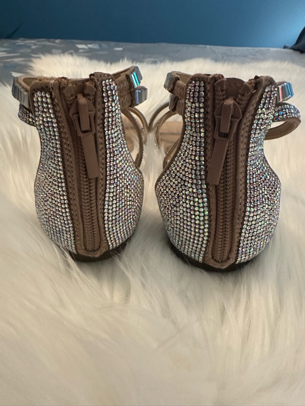 NWOT Thalia Sodi Iridescent Strappy Tan Sandals Sz 6 - Picture 4 of 8